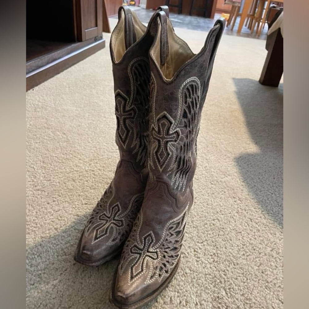 Vintage Corral Embroidered Cowboy Boots Angel Wings & Cross
